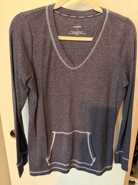 Lizwear Women's V-Neck Long Sleeve Tunic in Heather Navy with Contrast Trim